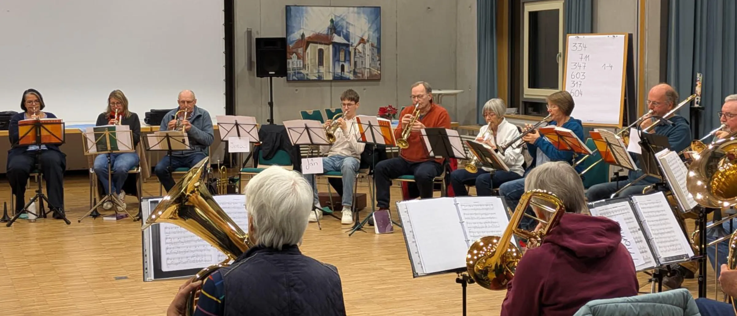 Das Foto zeigt den Propsteiposaunenchor bei einer Probe in Seesen.