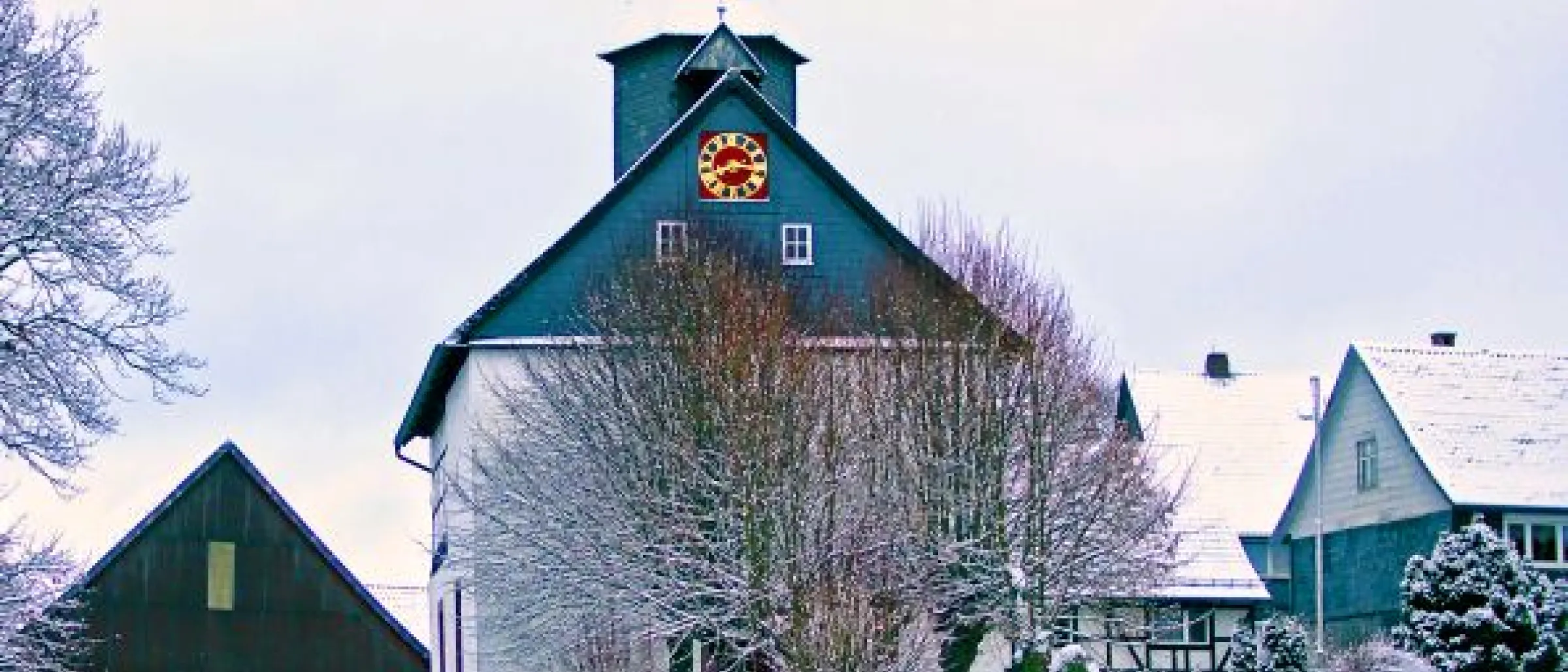 Das Bild zeigt die Auferstehungskirche zu Ackenhausen