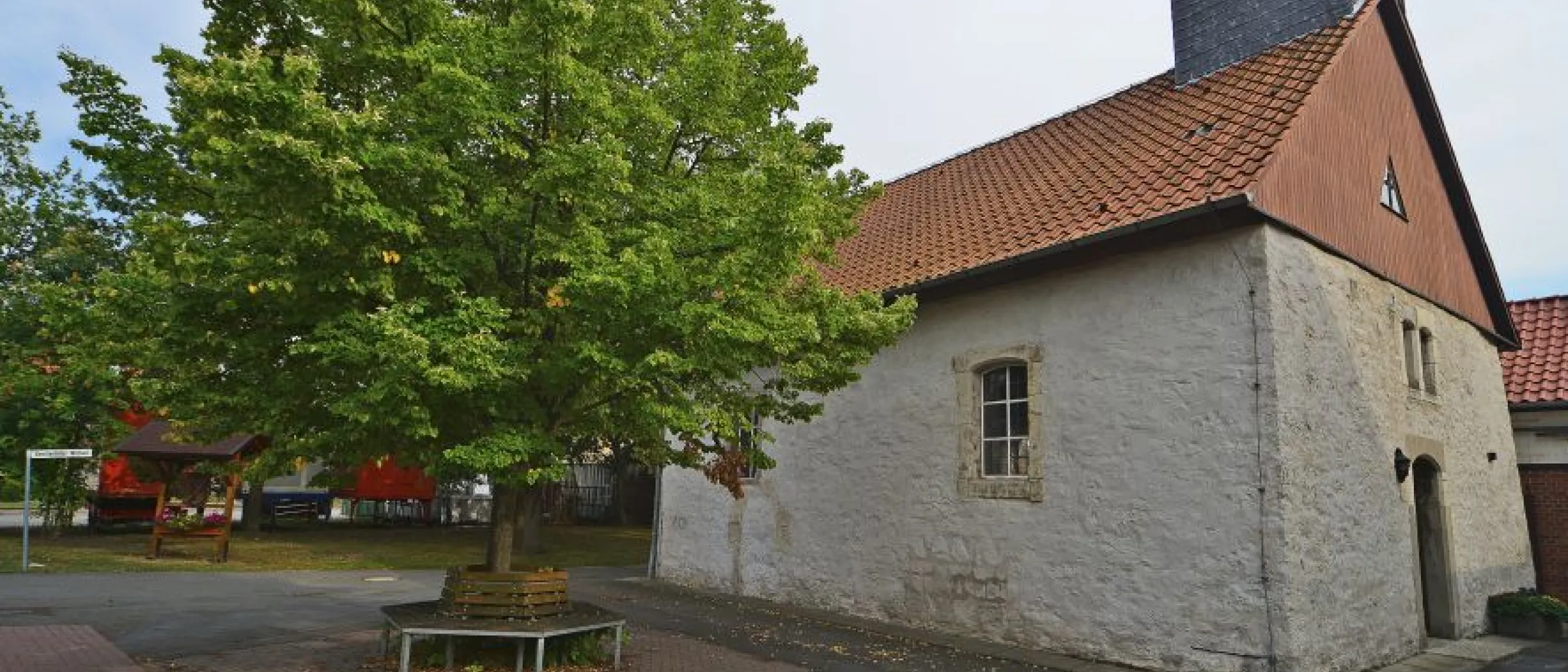 Das Bild zeigt die Friedenskapelle in Bentierode