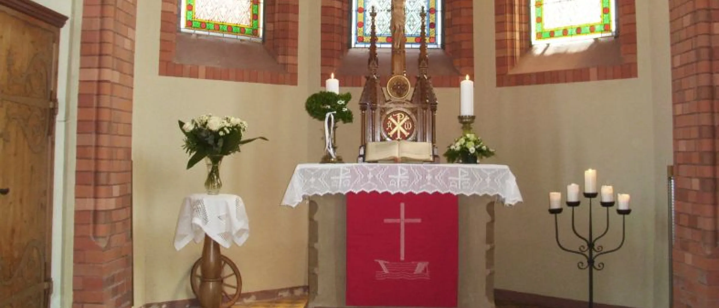 Das Foto zeigt den Altar der Gremsheimer Kirche